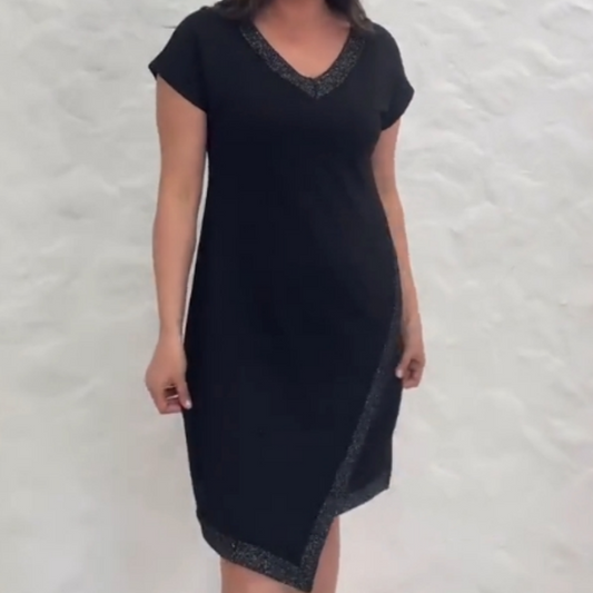 Rochie elegantă cu decolteu în V, mâneci scurte și design patchwork